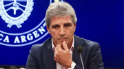 Luis Caputo anunció una reforma laboral y tributaria y negó una devaluación
