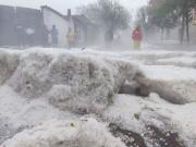 Un manto blanco de granizo cubrió Tarija y causó estragos