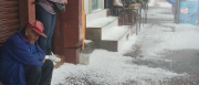Fuerte lluvia y granizo del tamaño de pelotas de tenis de mesa causa destrozos y emergencias en Tarija