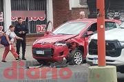 El auto en el que viajaba un sargento primero fue chocado en plena Av. Belgrano