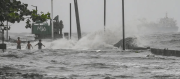 Miles huyen de la costa en Filipinas ante tormenta tropical