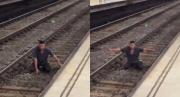 EN VIDEO: Hombre se lanzó a las vías en el Metro en España, pero todo dio un giro inesperado a último minuto
