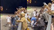 EN VIDEO: Baranda de gradas colapsó durante un partido de fútbol escolar, hubo al menos cinco heridos