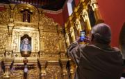 Oraciones, lágrimas y alegría en la iglesia La Candelaria por José Gregorio Hernández y Carmen Rendiles