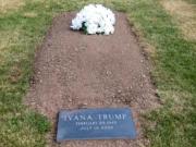 Para no pagar impuestos Trump enterró a su primera mujer en su campo de golf