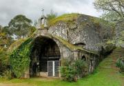 El monumento que no puedes perderte en Galicia: la ermita escondida bajo una roca que parece sacada de una leyenda