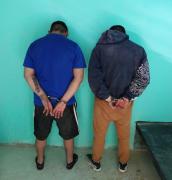 Detienen a dos hombres que asaltaron a un adolescente que iba a clases en Roca