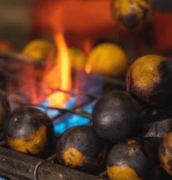 La naranja quemada, el remedio casero que conquista a los paceños