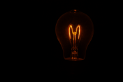 El Gobierno de Milei reconfigura el mercado eléctrico y prepara el terreno para un fuerte tarifazo