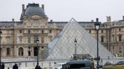 El museo del Louvre reabre sus puertas por primera vez tras el robo de joyas del domingo