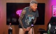 ¿No será mucho? A Marcelo Tinelli le cortaron el jean y mostró sus partes íntimas en el streaming