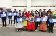 Legislativo distingue a productores de tubérculos por su aporte al desarrollo del país