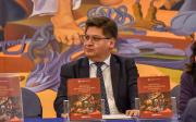 Ministro Montenegro presenta libro que plantea la necesidad de repensar la economía boliviana no solo desde cifras y decretos