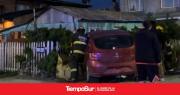 Violento choque en Río Gallegos dejó dos heridos y un auto incrustado en una vivienda
