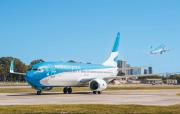 Planificando vacaciones de verano: ¿conviene viajar en auto, avión o colectivo a la costa?