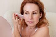 El acné se presenta de una manera muy particular durante la menopausia: farmaceuta explica si es motivo de alarma o no