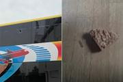 Atacaron con piedras el micro de Lanús antes del partido con Universidad de Chile por la Sudamericana