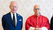 El Papa y el rey Carlos III rezan juntos: un momento histórico