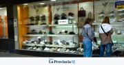 Cayó el consumo de bienes y servicios, según un relevamiento en comercios