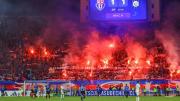 Otra vez Universidad de Chile: hinchas atacaron el micro de Lanús