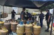 Mérida: Plan Admirable recargó cilindros de gas de familias y escuelas de la Azulita
