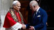 León XIV y Carlos III realizan histórico rezo en el Vaticano