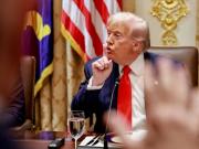 Trump reactiva la ayuda exterior para ayudar a los multimillonarios necesitados