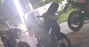 Juntos a la par: circulaban cada uno en una moto y se las secuestraron por irregularidades
