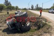 Por un desperfecto, volcó un tractor en plena vía pública