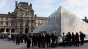 Robo de joyas en el Louvre: la fiscal analiza 150 pistas de ADN y sigue la ruta de los ladrones