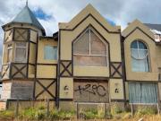 Un hombre apareció muerto en el hotel de la familia Kirchner tomado por familias en El Chaltén