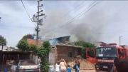 Once dotaciones de Bomberos para apagar el incendio de una casa
