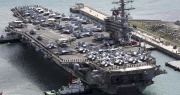 Tensión: el portaaviones más grande de EEUU navega hacia el Caribe