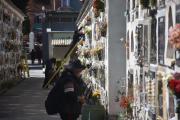 Cementerio General de La Paz prohíbe armado de mesas dentro y fuera del camposanto