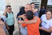 Entre lágrimas y abrazos, familias reciben a colombianos liberados de cárceles venezolanas