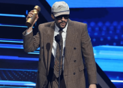 Bad Bunny recibe el Premio Billboard Latino al Mejor Artista del Siglo XXI