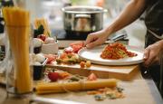 Italianos crearon un robot que usa inteligencia artificial para ayudar en la cocina