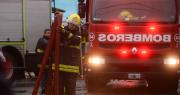Se prendió fuego una casa en La Plata en medio del temporal y los vecinos rescataron a un hombre