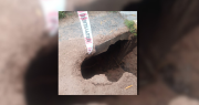 Vecinos de Berisso en alerta por un peligroso socavón que provocó la tormenta en el puente de la 66