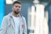 Tras dos años suspendido, el Papu Gómez iba a volver a las canchas pero una lesión postergó su retorno