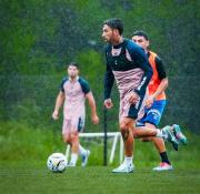 Fútbol, lluvia y cambios: así cerró Gimnasia su semana de entrenamientos