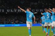 El Nápoles vence al Inter 3-1 y recupera el liderato