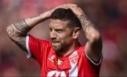 El Papu Gómez recibió un duro golpe cuando estaba por volver al fútbol de la suspensión