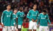 Liverpool se desploma ante el Brentford y el United toma vuelo a costa del Brighton