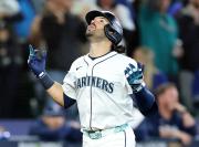 Eugenio Suárez se alzó con el Premio Luis Aparicio 2025