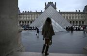 Dos detenidos en Francia por el robo de joyas en el Louvre