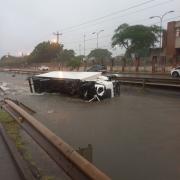 Intensa y prolongada lluvia colapsa la ciudad