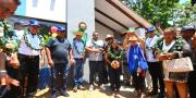 Lucho entrega 1.419 viviendas y pide cuidar los programas sociales