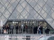 Robo en el Louvre: un guardia de seguridad cooperó con los ladrones, según nueva evidencia