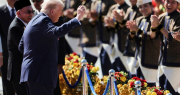 El video viral de Donald Trump bailando tras aterrizar en Malasia
